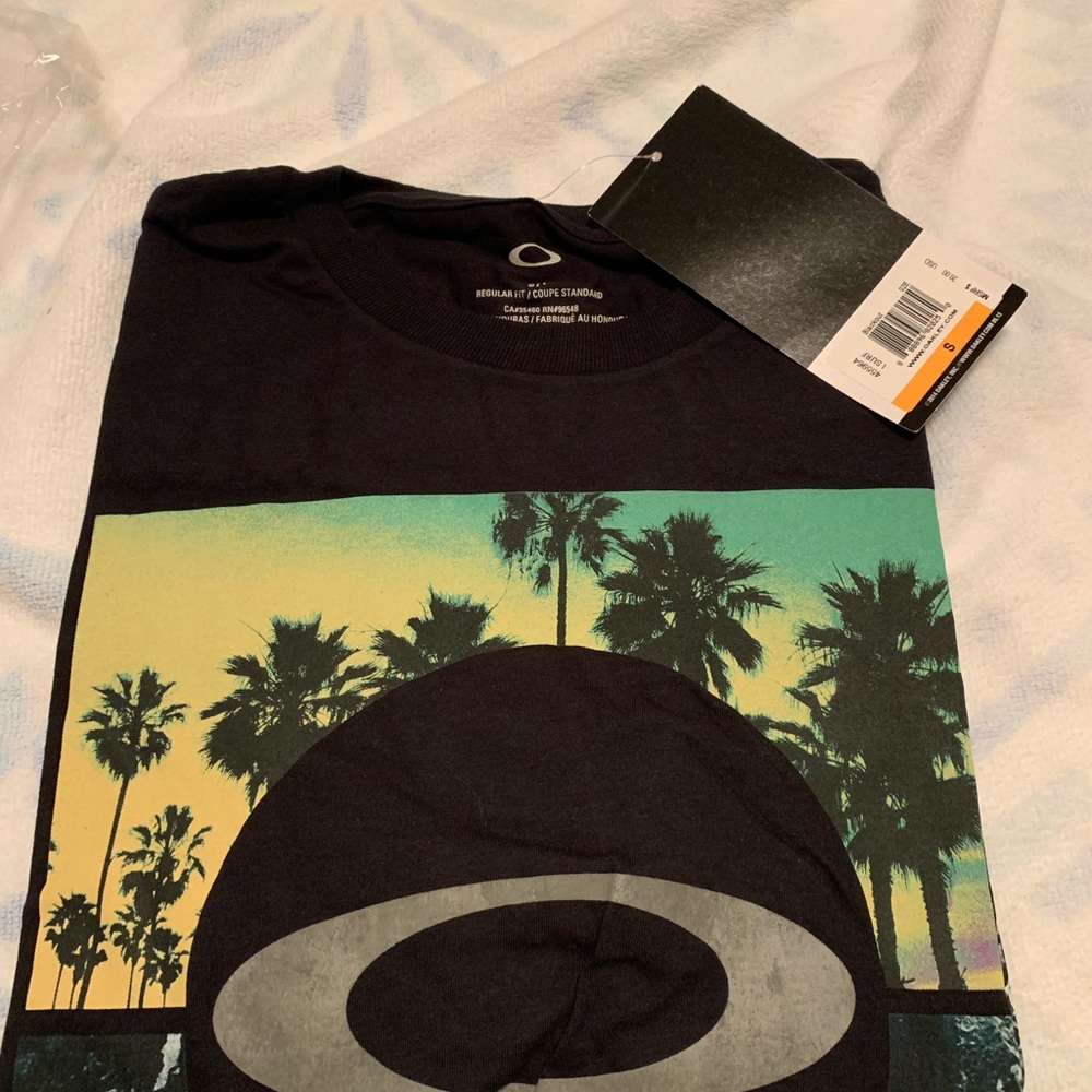 Men’s Oakley T shirt